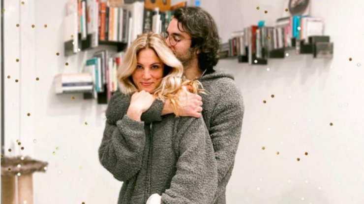 Μαίρη Συνατσάκη - Ίαν Στρατής: Εξιτήριο από το μαιευτήριο με το κοριτσάκι τους!