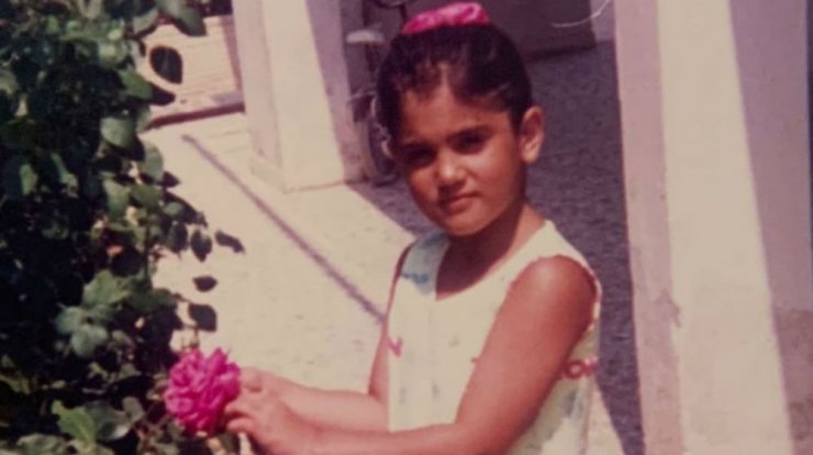 Αναγνωρίζετε ποια Ελληνίδα επώνυμη παρουσιάστρια είναι η εικονιζόμενη μικρούλα; 