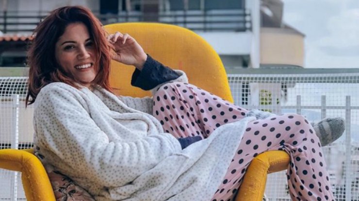 Η Μαίρη Συνατσάκη μας ξεναγεί στο μοντέρνο της σπίτι! [βίντεο]