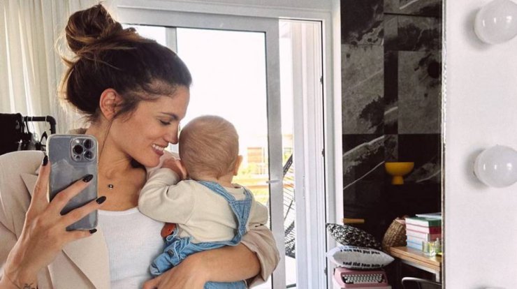 Μαίρη Συνατσάκη: Η πρωινή φωτογραφία με την κόρη της, Ολίβια 