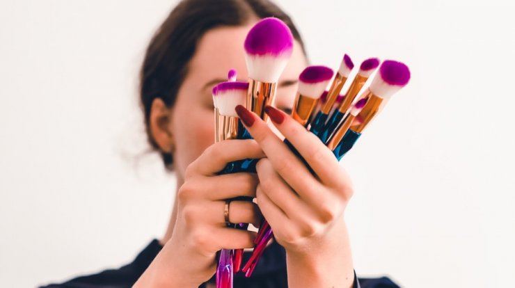 Δύο βασικά λάθη που κάνεις στο μακιγιάζ και δείχνεις πιο κουρασμένη! 