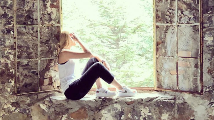 Κύπρια παρουσιάστρια έβαψε μόνη τα μαλλιά της και μας έδειξε το αποτέλεσμα