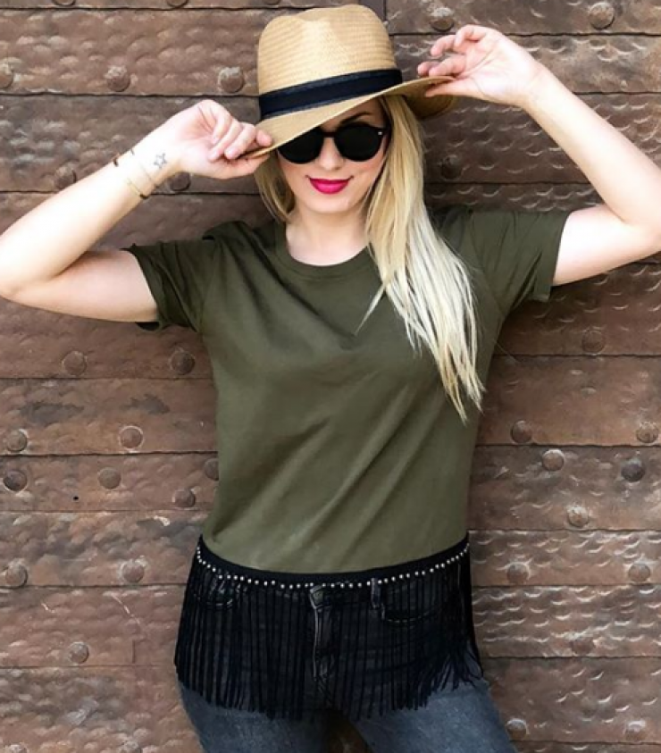 Η Δήμητρα Μακρυγιάννη μας συστήνει τη μητέρα της και είναι ίδιες!