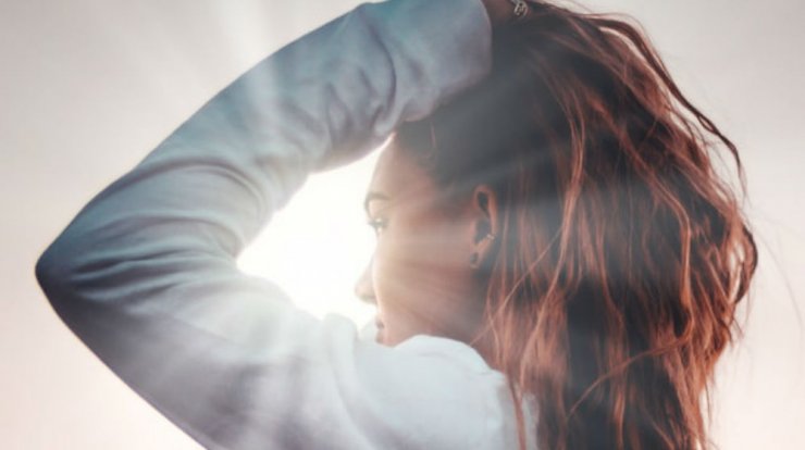 Πέντε κόλπα για να ξυπνάτε με υπέροχα μαλλιά