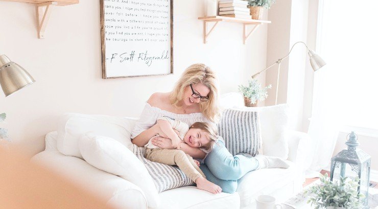 Πότε η μητέρα, αντί να αγαπά, σκοτώνει; Η ψυχολόγος απαντά…