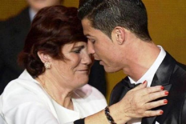 Χειροπέδες πέρασαν στη μητέρα του Κριστιάνο Ρονάλντο στο αεροδρόμιο της Μαδρίτης