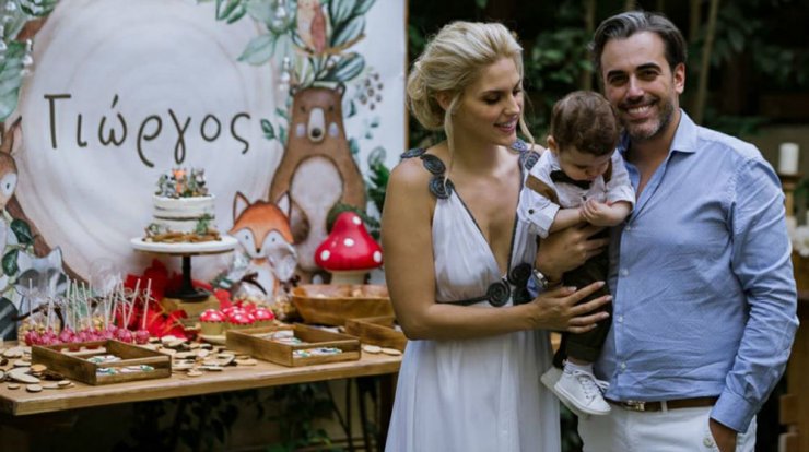 Μαντώ Γαστεράτου: Βάφτισε τον γιο της και ξετρελαθήκαμε με τη διακόσμηση [εικόνες]