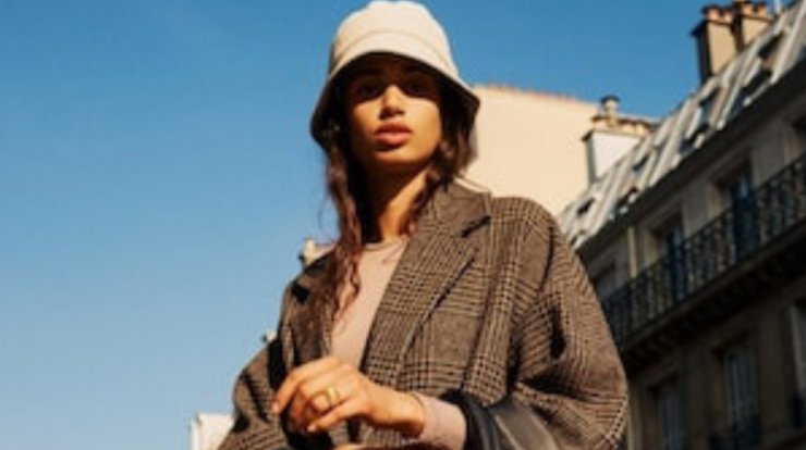 Το κλασσικό καρό μοτίβο του και η oversized σιλουέτα το έχει κάνει περιζήτητο!