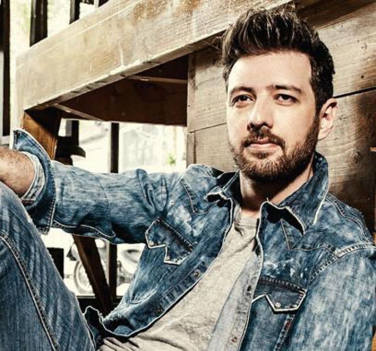 Mάνος Παπαγιάννης: Τι απάντά στα αρνητικά δημοσιεύματα για τη σύζυγό του