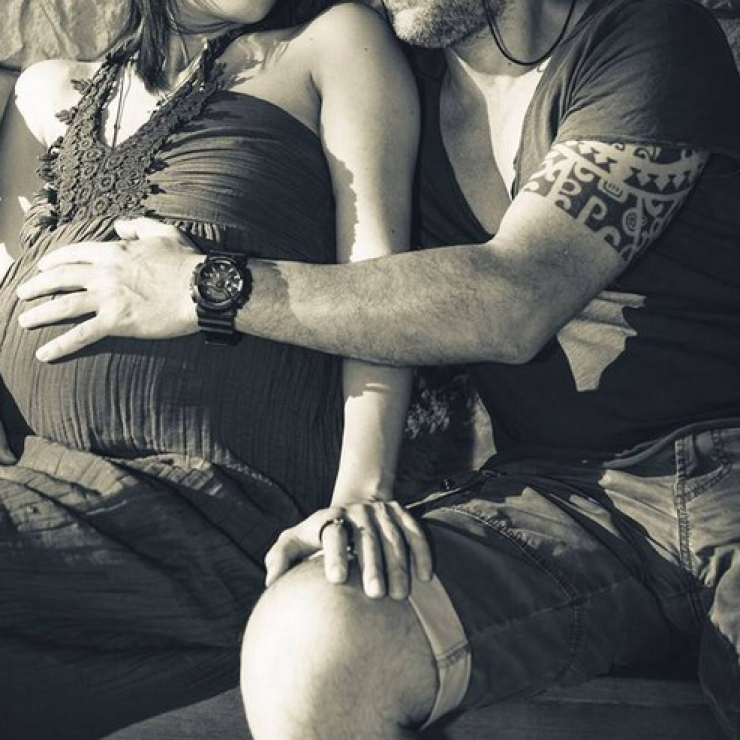 Η πιο τρυφερή φωτογραφία Κύπριας ηθοποιού που σε λίγες μέρες γίνεται μανούλα με τον σύντροφό της