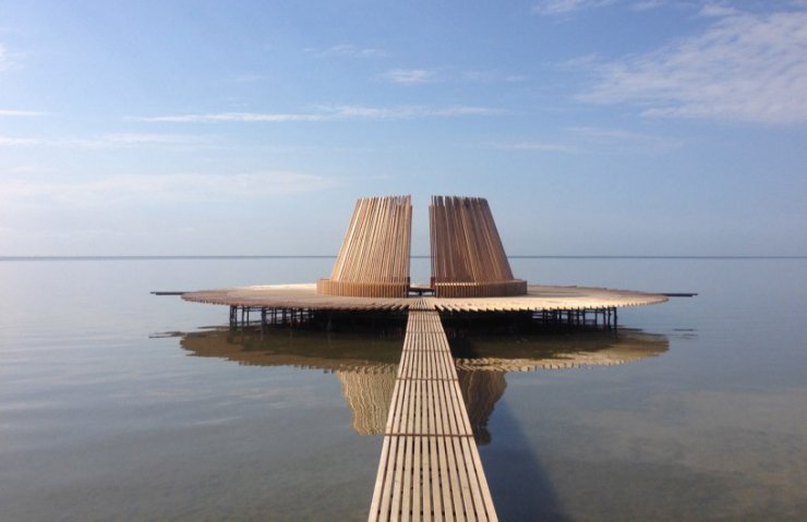 Καναπές που επιπλέει