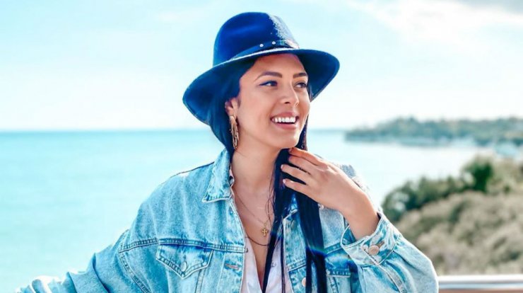 Μαρκέλλα Μαρίνα Κωνσταντίνου: Έβαλε αθλητικό crop top και μας δείχνει τους κοιλιακούς της!