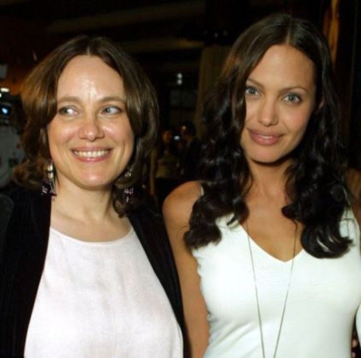 Angelina Jolie: Θα υποδυθεί σε ταινία την ίδια της τη μητέρα