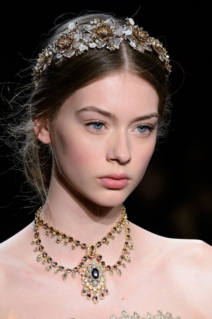 Αυτό το αξεσουάρ κοστίζει λίγο και θα σου χαρίσει λαμπερές εμφανίσεις τις γιορτές