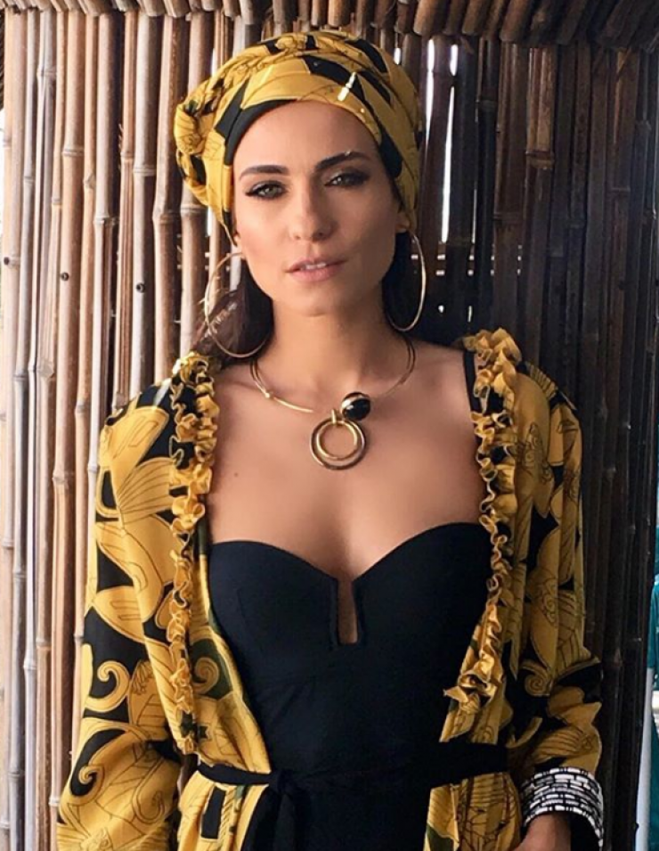 Η Μάρσια Θρασυβούλου αποκαλύπτει τι έχει στην τσάντα της όταν πηγαίνει για διακοπές δίπλα στη θάλασσα!