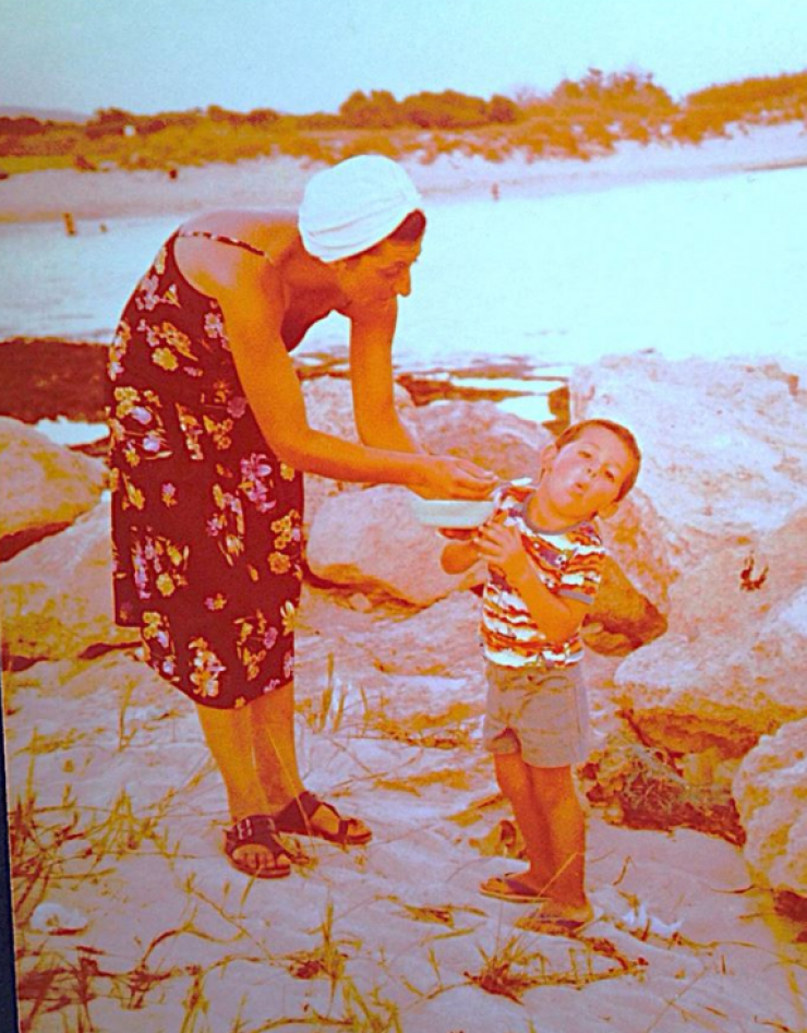 Ποιος επώνυμος Κύπριος είναι το αγοράκι στη φωτογραφία;