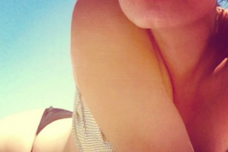 Ποια Ελληνίδα ηθοποιός αναστατώνει τις παραλίες;