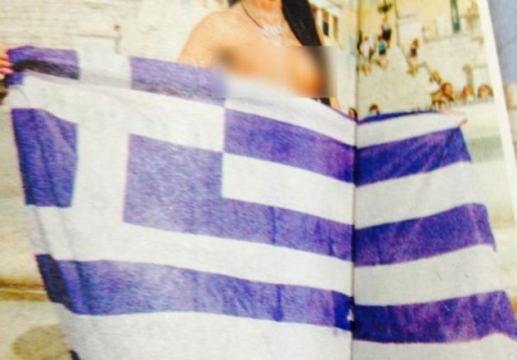 Τήρησε την υπόσχεση της η Μαρία Αλεξάνδρου [Βγήκε γυμνή στο Σύνταγμα]