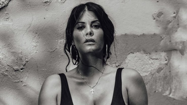 Μαρία Κορινθίου: Φωτογραφήθηκε με την Παναγία και δέχθηκε τα "πυρά" των followers της [εικόνα]