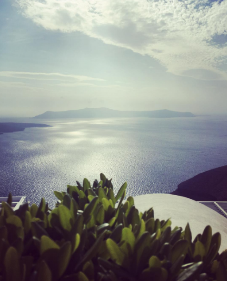 Ποια επώνυμη Κύπρια απολαμβάνει αυτή τη μαγευτική θέα;