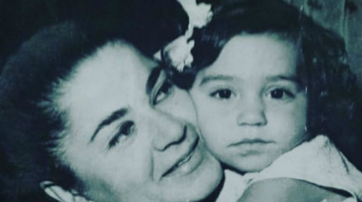 Συγκινεί Κύπρια ηθοποιός για το θάνατο της μαμάς της 