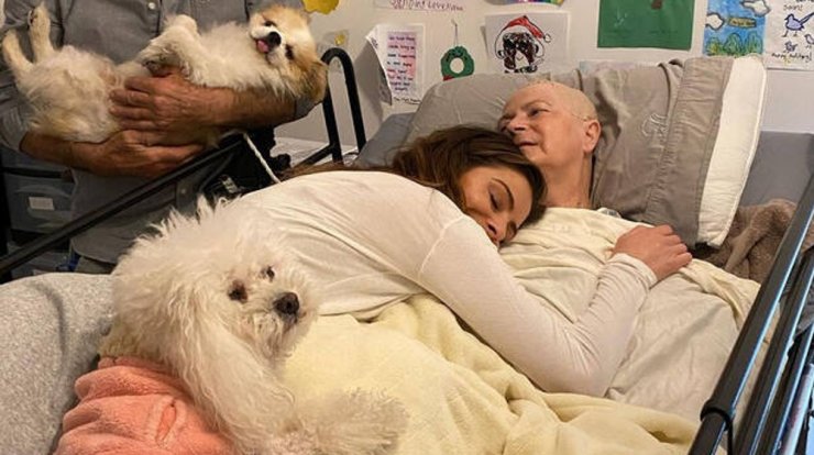 Maria Menounos: Η ιστορία που περιέγραψε για τη μητέρα της που "έφυγε" - "Είναι εδώ μαζί μου και με αγκαλιάζει" [εικόνες]