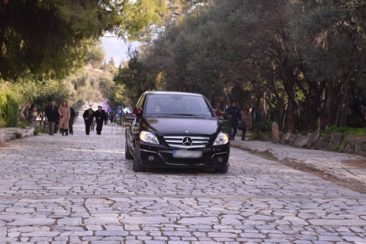 Οι πρώτες φωτογραφίες από το γάμο επώνυμης Κύπριας!