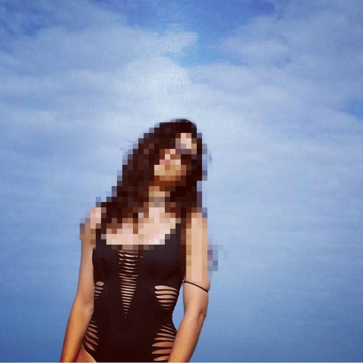 Επώνυμη Ελληνίδα με sexy μαγιό κάνει μπάνιο στη θάλασσα λίγο πριν τα Χριστούγεννα