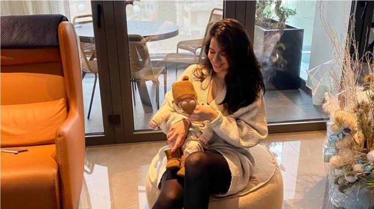 Μαρία Κορτζιά: Η υπέροχη φωτογραφία μαζί με τον γιο της στο αεροδρόμιο λίγο πριν την αναχώρηση τους για Βουλγαρία