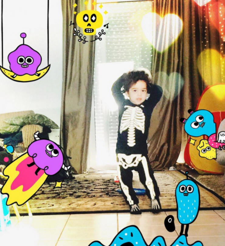 Αυτός είναι ο γιος επώνυμης Κύπριας ντυμένος με αποκριάτικη στολή!