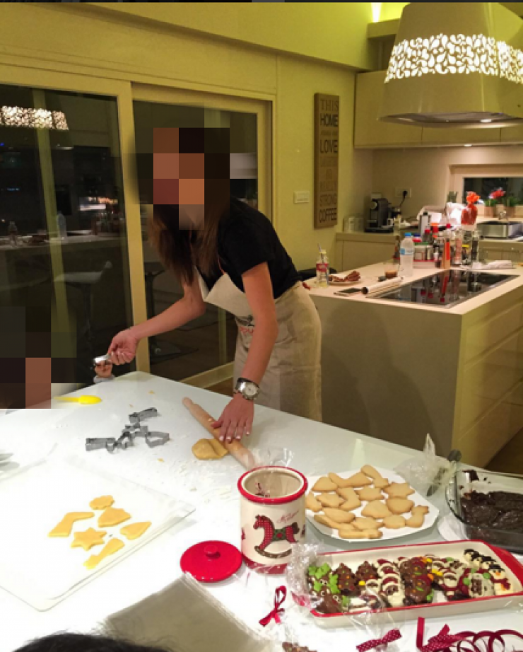 Επώνυμη Κύπρια στην κουζίνα με το γιο της φτιάχνοντας χριστουγεννιάτικα μπισκότα!