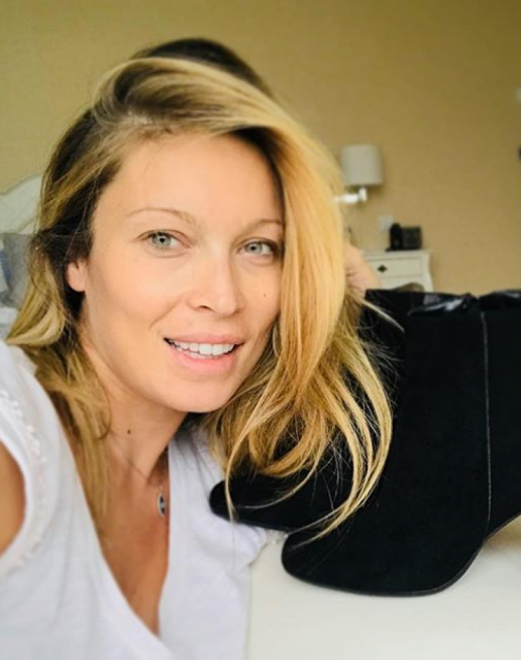 Πάθαμε πλάκα με το σώμα της! Δείτε τη Μαριέττα Χρουσαλά με hot shorts ένα μήνα μετά τη γέννηση του γιου της!