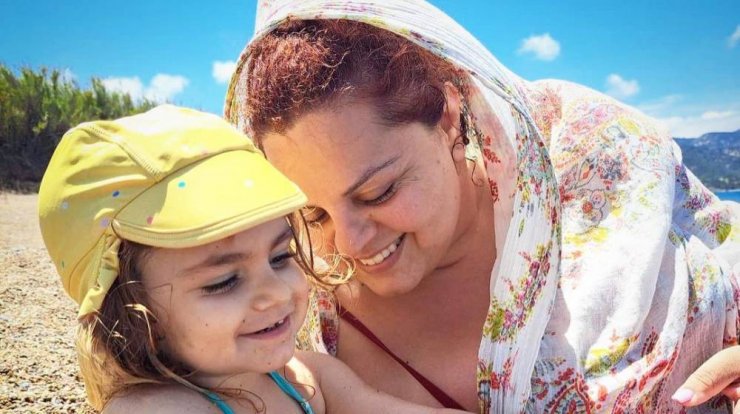 Μαριλένη Σταύρου: Νανουρίζει την κόρη της και είναι ό,τι πιο γλυκό θα δεις σήμερα [βίντεο]