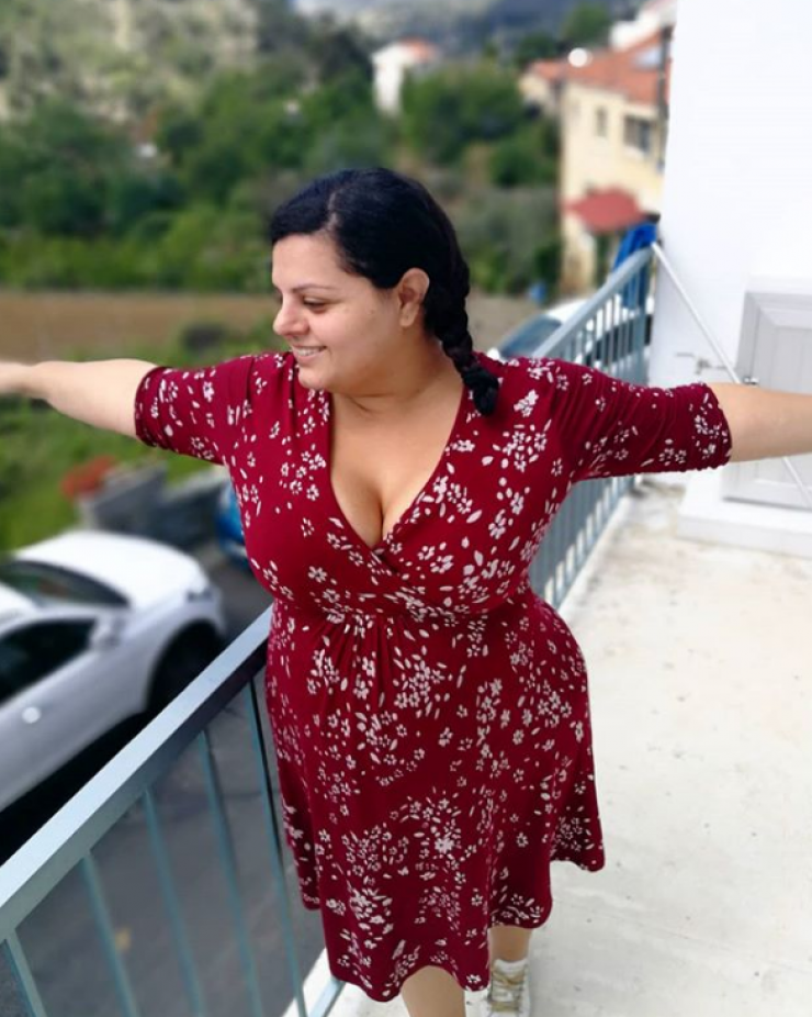 Ακομπλεξάριστη! Η Μαριλένη Σταύρου μας δείχνει το σώμα της χωρίς ρετούς!