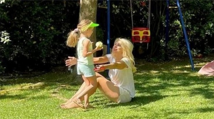 Ελένη Μενεγάκη: Το παράπονο που της κάνει συνεχώς η μικρή Μαρίνα [βίντεο]