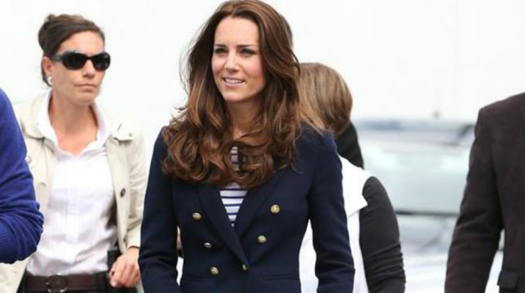 Υιοθέτησε το κλασικό marine look και στο γραφείο!