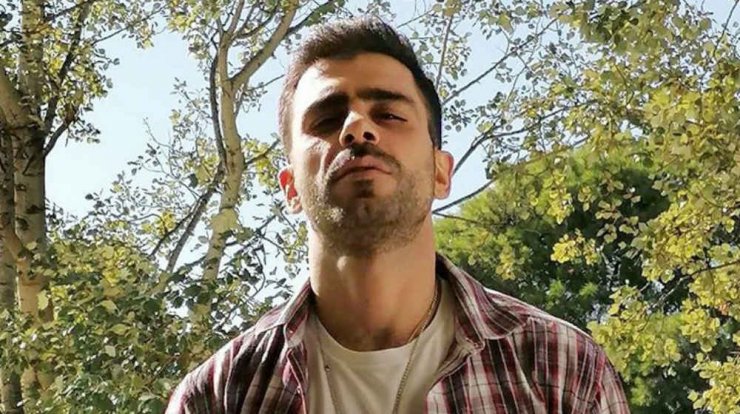 Μαρίνος Κόνσολος: Το φιλί στο στόμα με συνάδελφό του! [βίντεο]