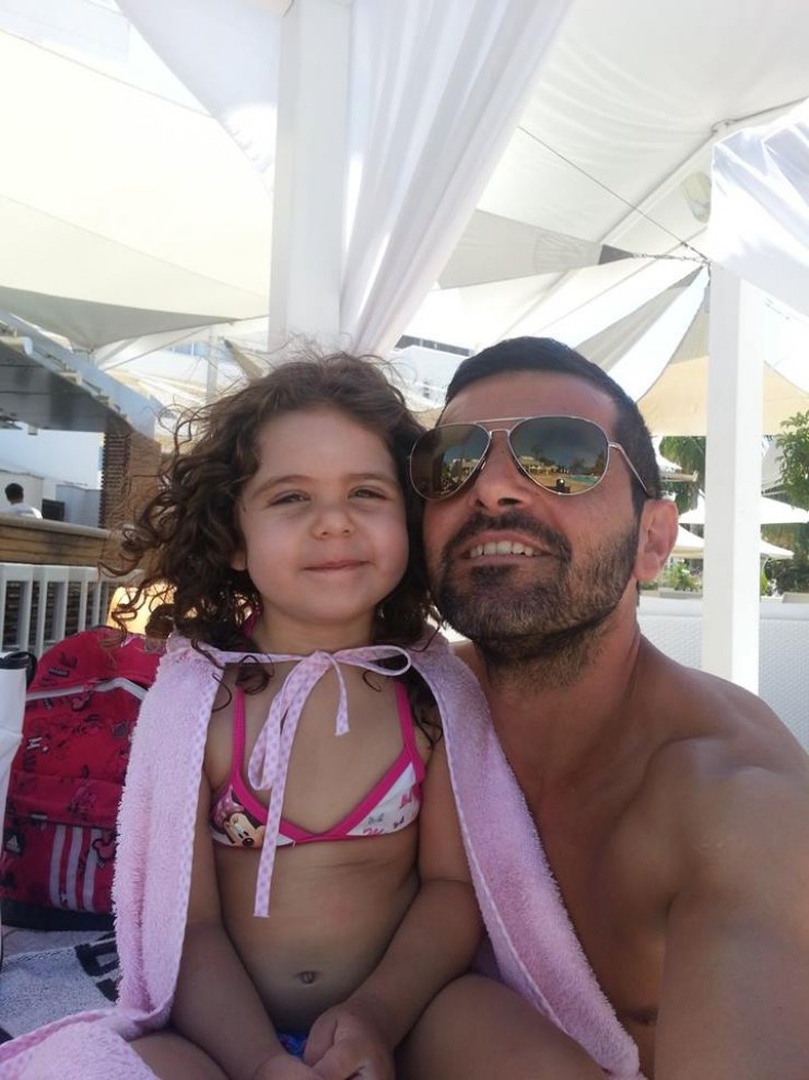 Μάριος Ηλία: Με την μικρή του κόρη στην πισίνα