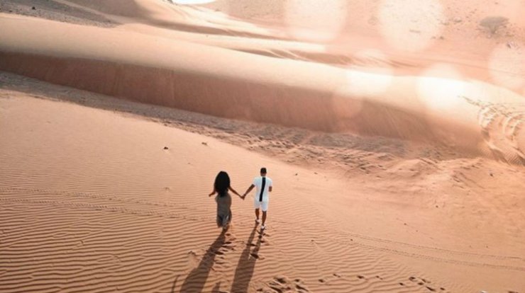 Αυτή σίγουρα είναι η πιο εντυπωσιακή φωτογραφία από τις διακοπές επώνυμου ζευγαριού του νησιού μας!