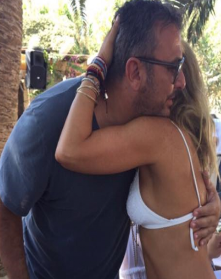 Ποια Κύπρια socialite έβγαλε φωτογραφία αγκαλιά με τον Αντώνη Ρέμο;