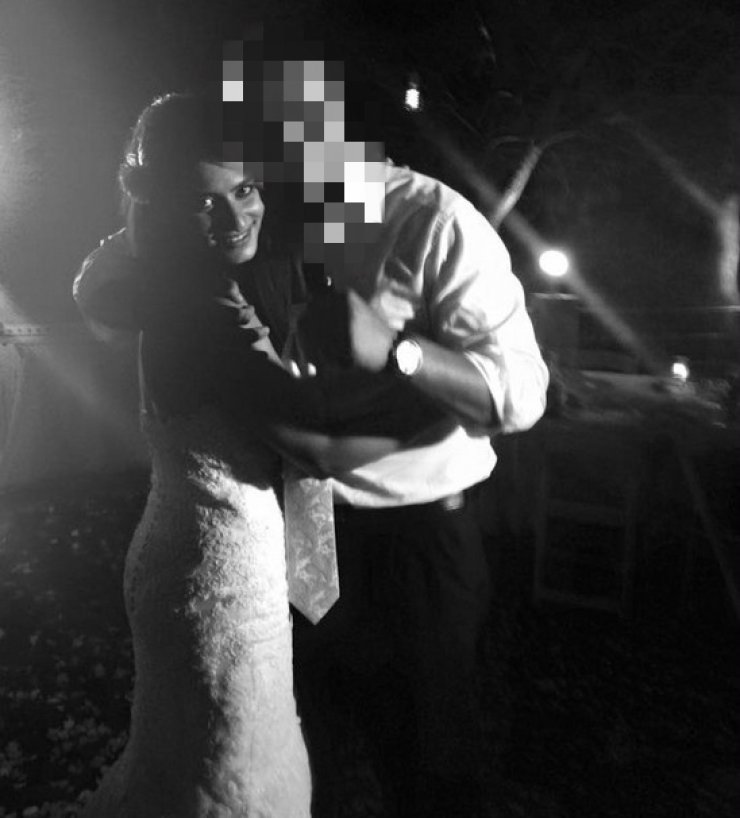 Μετά το πολύκροτο διαζύγιο του με Κύπρια socialite ανέβηκε τα σκαλιά της εκκλησίας