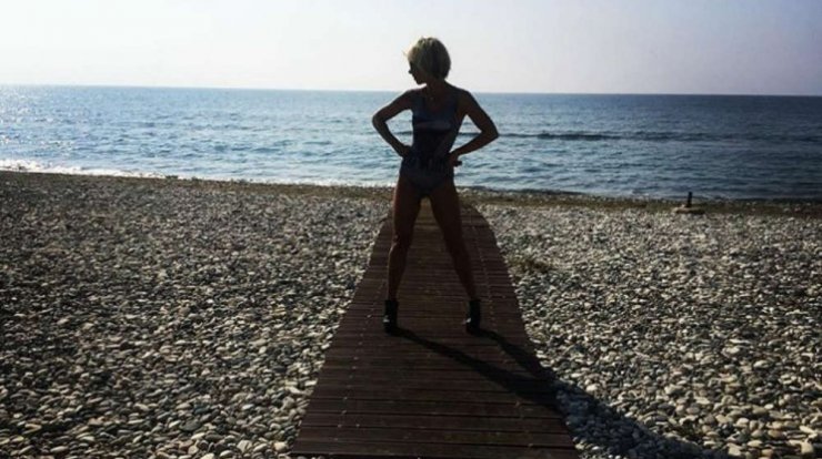 Γνωστή Κύπρια μας έδειξε πρώτη φορά τη φουσκωμένη κοιλίτσα επώνυμης Ελληνίδας! 