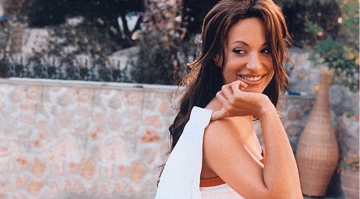 Δείτε τη Μάρω Λύτρα να ποζάρει στα 50 της χωρίς ίχνος μακιγιάζ [εικόνες]