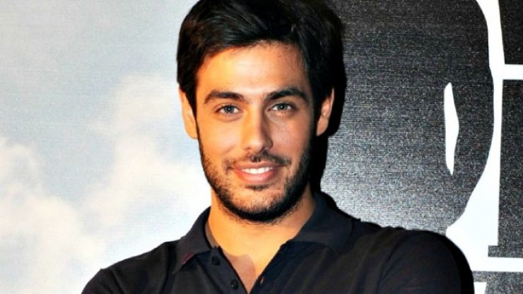 Κώστας Μαρτάκης: Δείτε πόσο μοιάζει στη μητέρα του