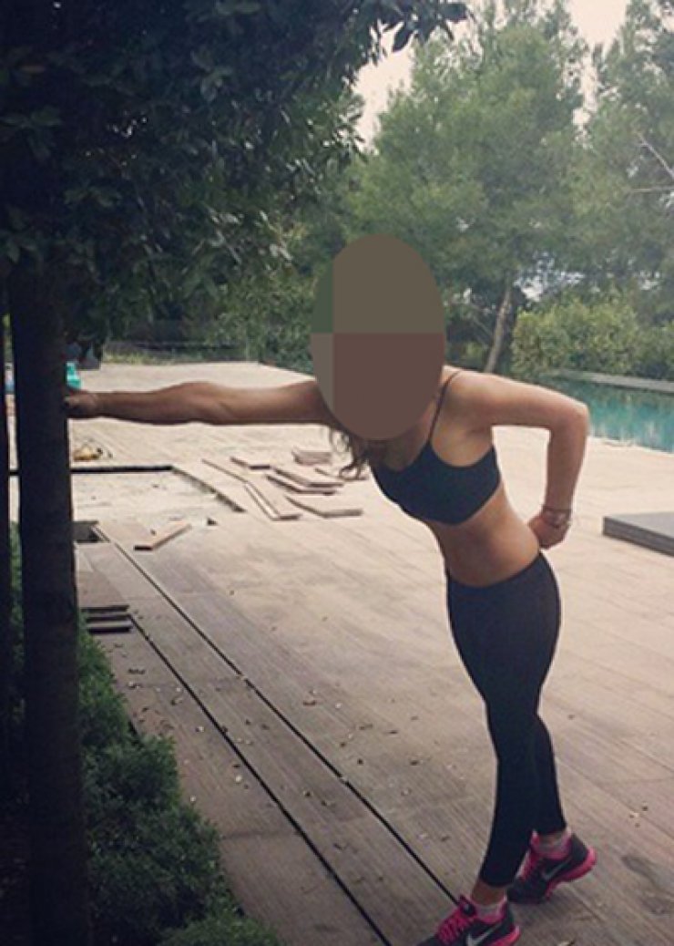 Κύπρια socialite αψηφά το κρύο και γυμναζεται για να διατηρήσει το γραμμωμένο σώμα της!