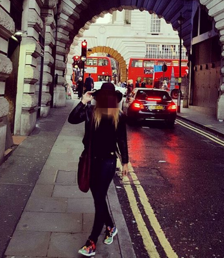 Κύπρια socialite κάνει βόλτες με στυλ στο Λονδίνο!