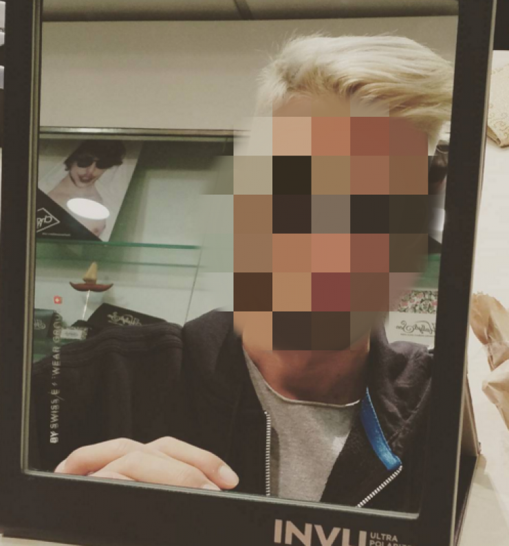 Έλληνας τραγουδιστής έβαψε τα μαλλιά του… ξανθά!