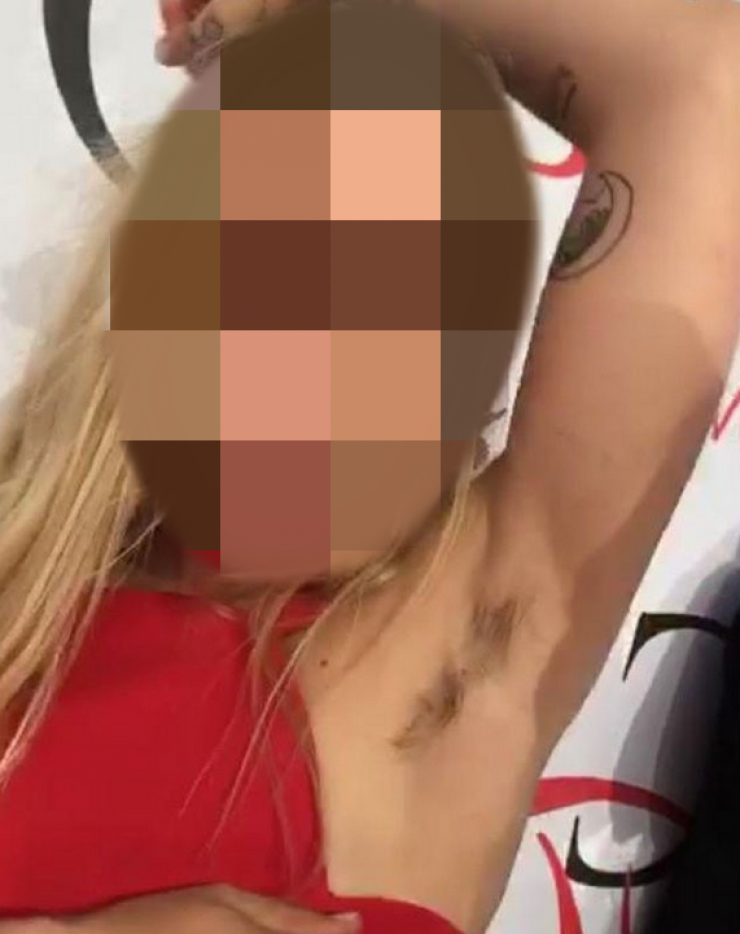 Διάσημη ηθοποιός ποζάρει με τρίχες στη μασχάλη!