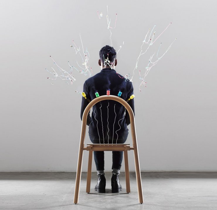 Μια καρέκλα με… μικρές εκρήξεις