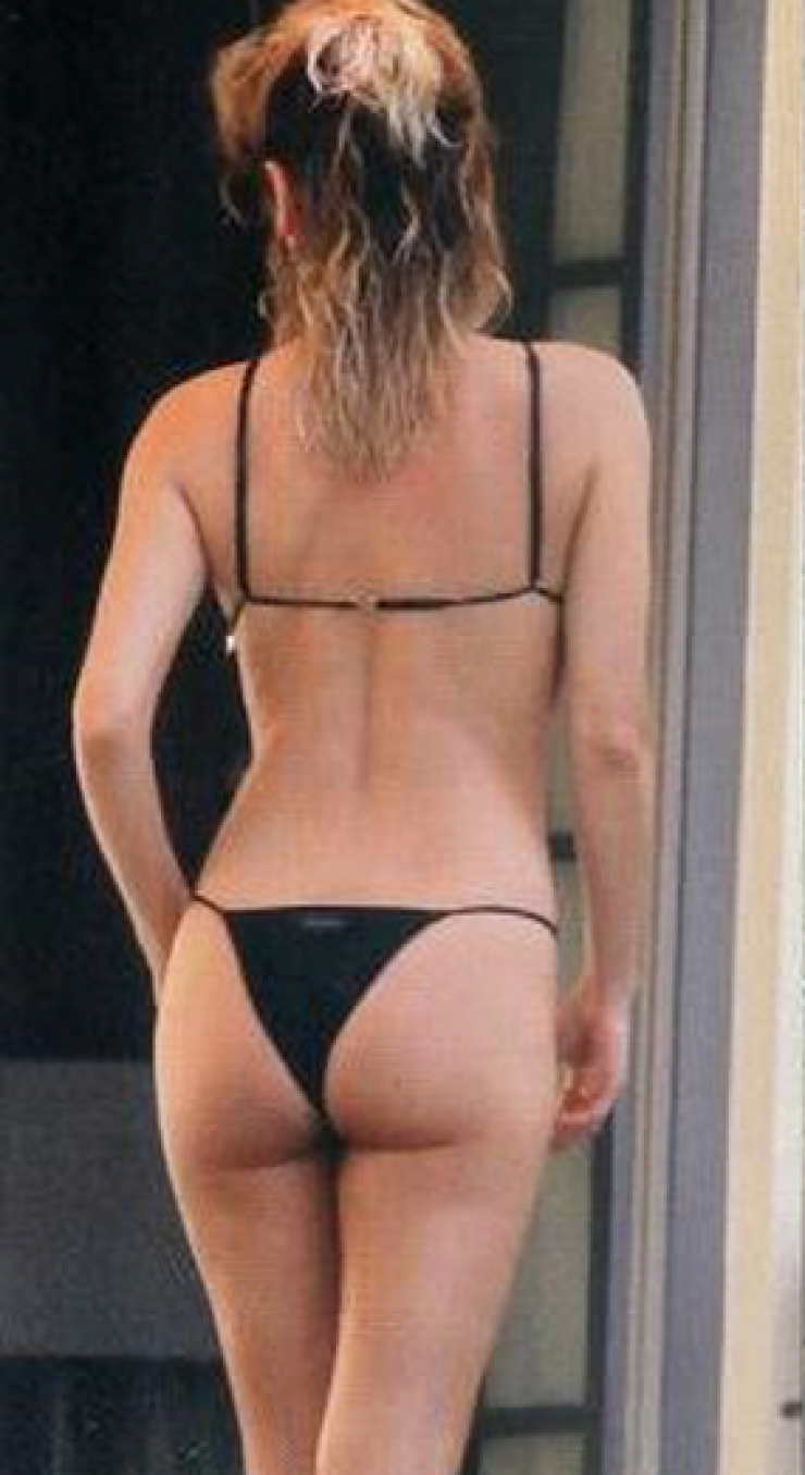 Το μικροσκοπικό μαγιό επώνυμης Ελληνίδας που “κολάζει”!